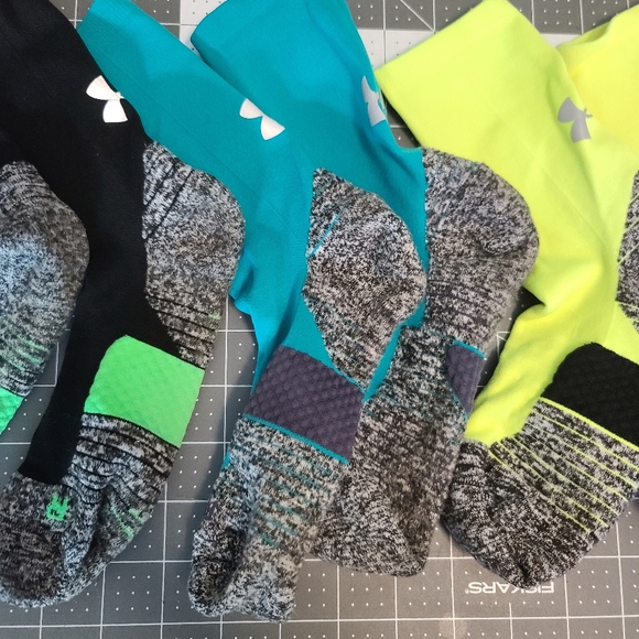 Set of 4 women's under Armour cushioned running socks crew length size m. - Picture 6 of 6
